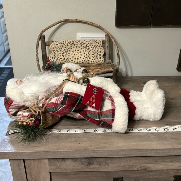 NWT WINTER WONDER LANE FAUX FUR PLAID SANTA WITH BOTTLE BRUSH TREE & BURLAP SACK - Picture 15 of 16